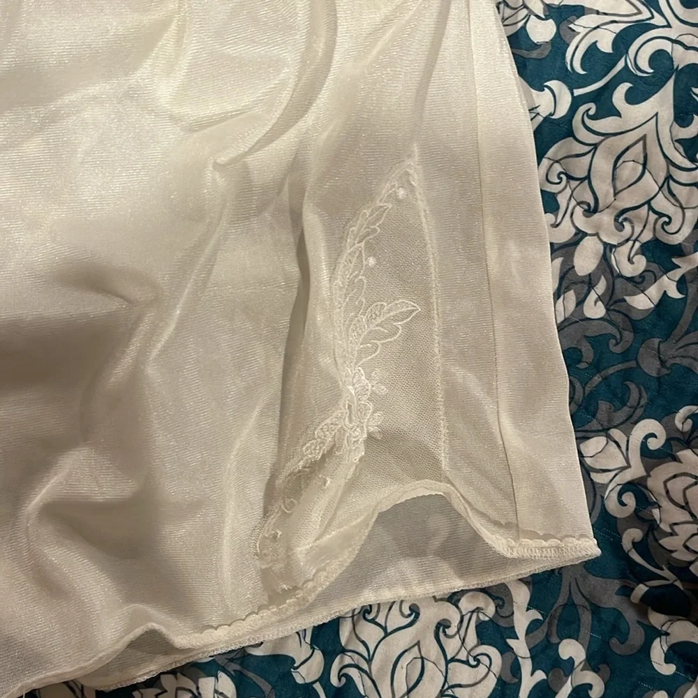 Elegant off White Sleepwear Set - Picture 5 of 9